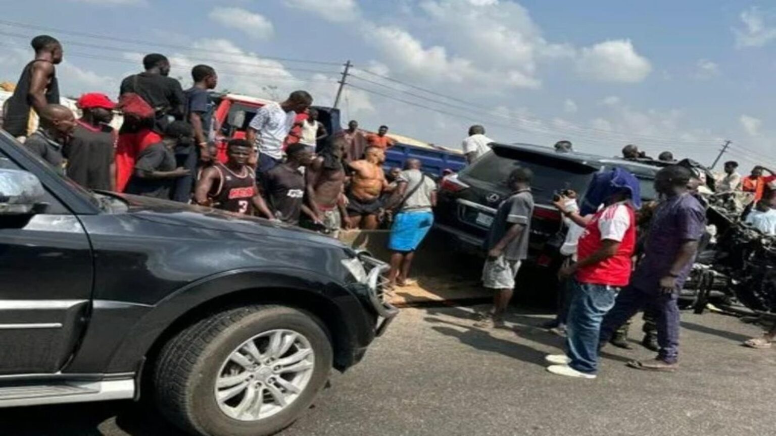 un fost dublu campion mondial la box ranit intr un accident in nigeria soldat cu doi morti foto video 69529d14cee18