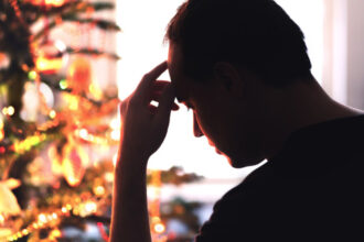 video sarbatorile o povara pentru cei singuri numarul cazurilor de depresie creste cu 25 in decembrie li se reactiveaza unele amintiri 693e44fd8a7c6