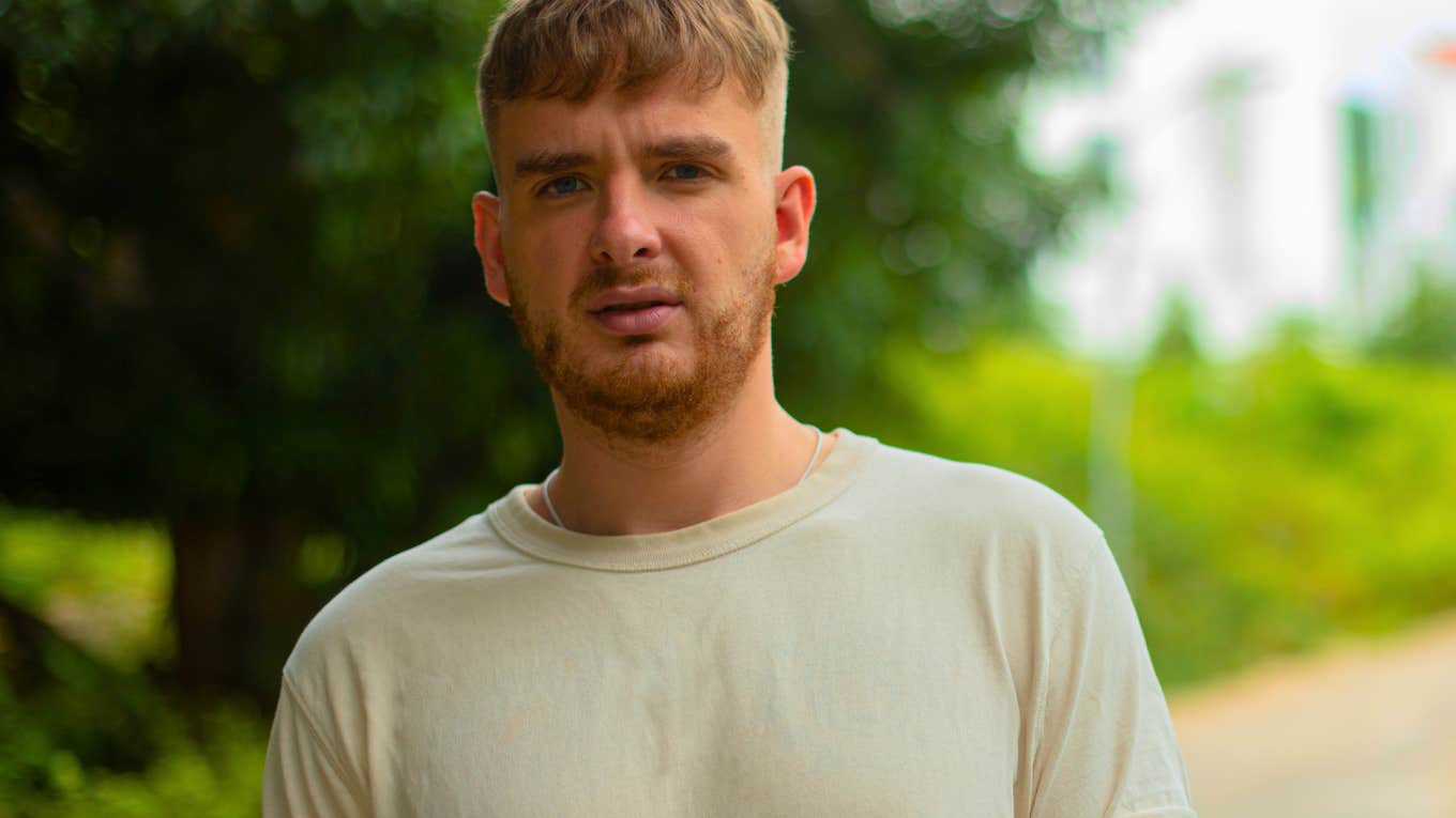 you can spot a man who was raised by a bad dad by these 11 pretty obvious behaviors 694aef79e2758