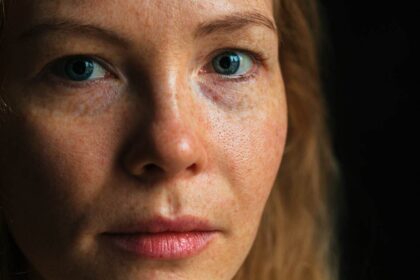 11 odd behaviors youll notice in someone who had a rough childhood 696ff522e1c46