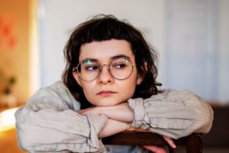 16 tells that your parents were likely emotionally neglectful says clinical psychologist 695693b39a945