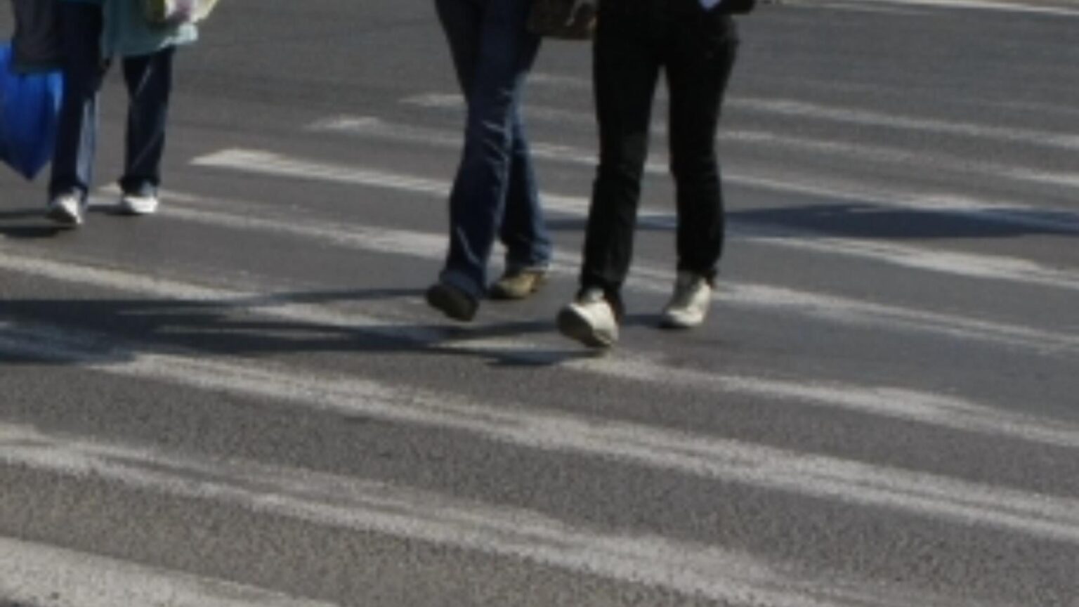 adolescent lovit de masina pe o trecere de pietoni din sibiu 696faacb3fe40