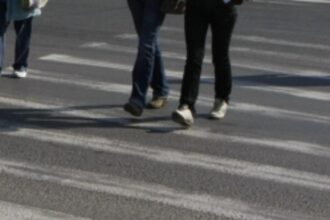 adolescent lovit de masina pe o trecere de pietoni din sibiu 696faacb3fe40