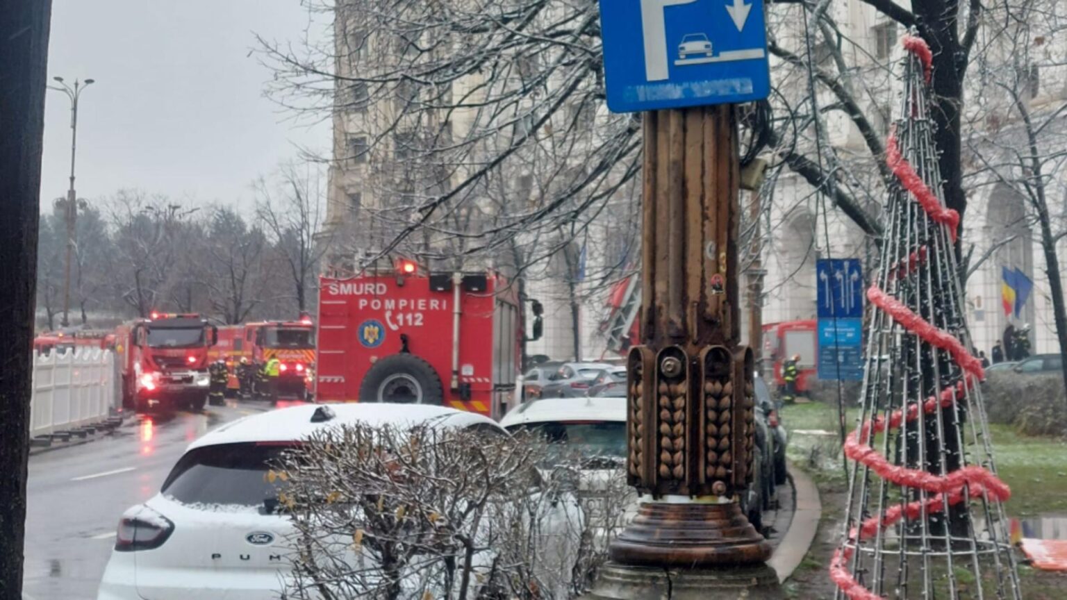 alerta de incendiu la ministerul finantelor mobilizare masiva a pompierilor trafic restrictionat in zona foto 695f8ba6ded08