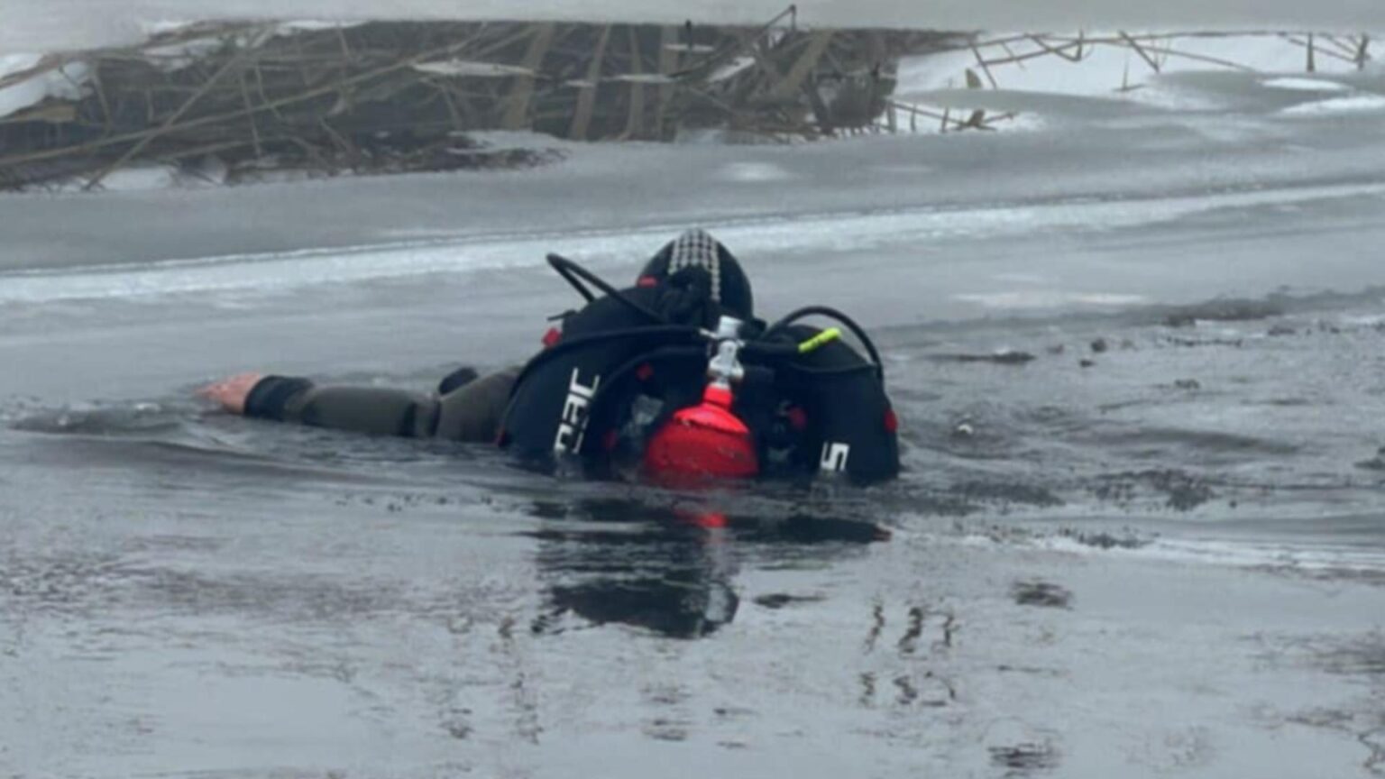 alerta la gherla copil cazut in raul somes cautat de pompieri si scafandri 69738bdf132cf