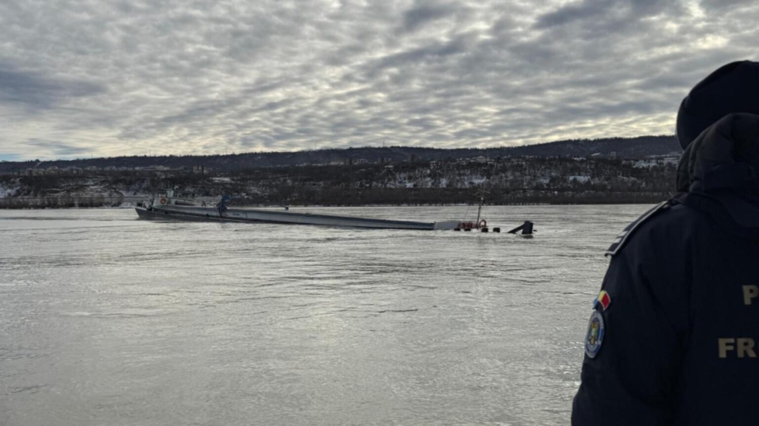 alerta pe dunare doua nave incarcate cu chimicale s au scufundat 696747147e277