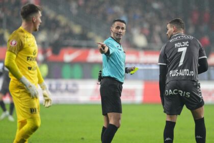 arbitrajul din uta rapid 1 2 criticat nu poti sa dai asemenea penalty 69789710c92fe