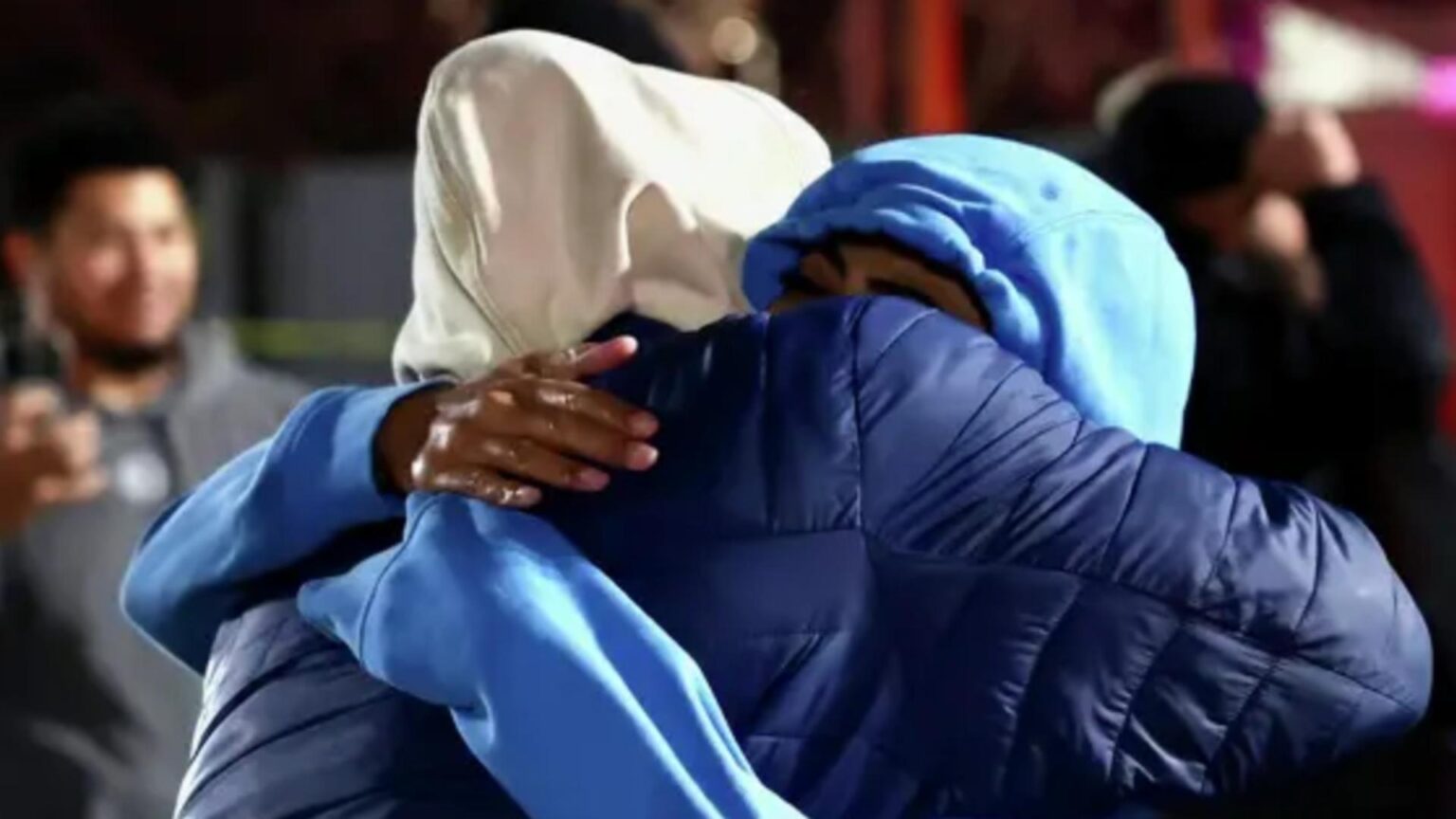 atac armat la o biserica din sua doi oameni au murit si alti sase au fost raniti oamenii plangeau tipau si se certau 695f76e2d871b