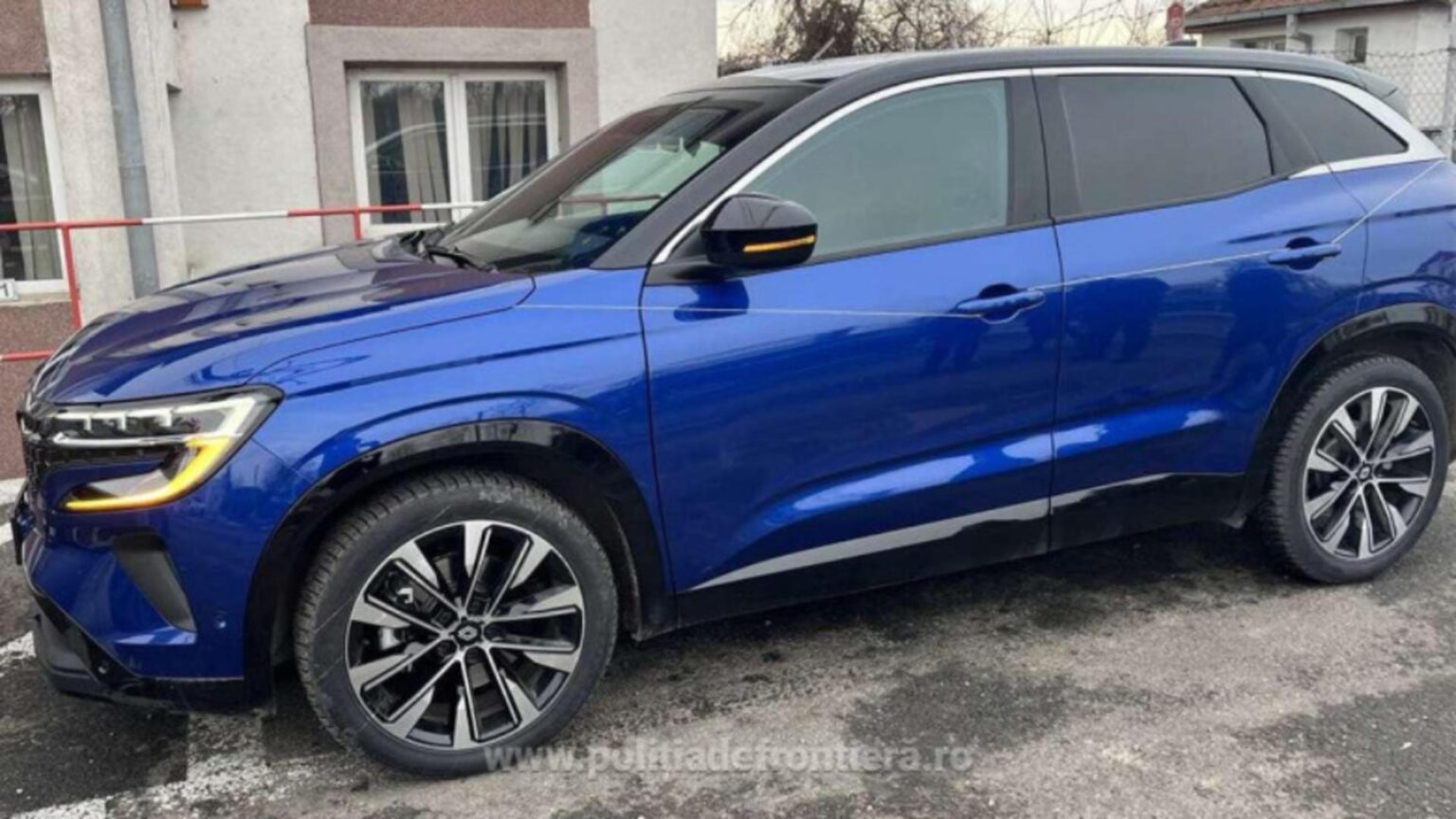 autoturism de lux oprit la granita soferul nu a mai intrat in tara dupa verificarile politiei de frontiera 695b98987652f