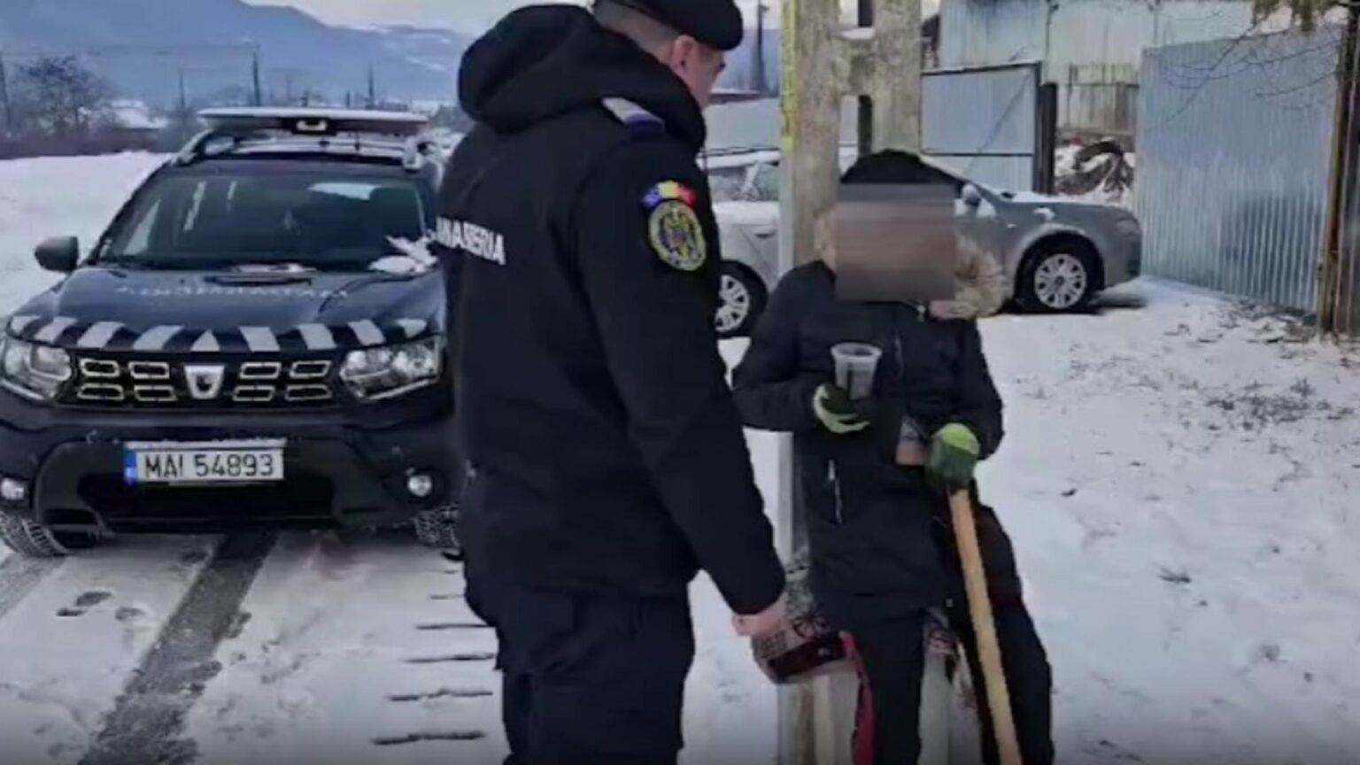 barbat salvat in ultima clipa gerul ii putea fi fatal daca nu interveneau jandarmii 695ffe9fa4267