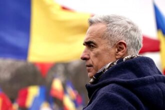 calin georgescu in mijlocul romanilor de ziua principatelor romane in parcul carol ilie bolojan in schimb se ascunde de furia oamenilor 69732aefadd11