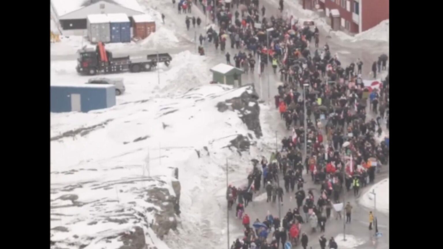 cel mai mare protest din istoria groenlandei dupa ce donald trump continua presiunile mii de oameni in strada pe un ger crunt video 697094c64ee18