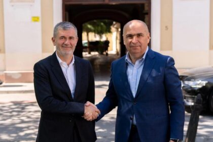 cine este baronul pnl care l a aparat pe ilie bolojan de furia romanilor de la botosani valeriu iftimie aveau pietroaie in geanta 69734db6dcc6e