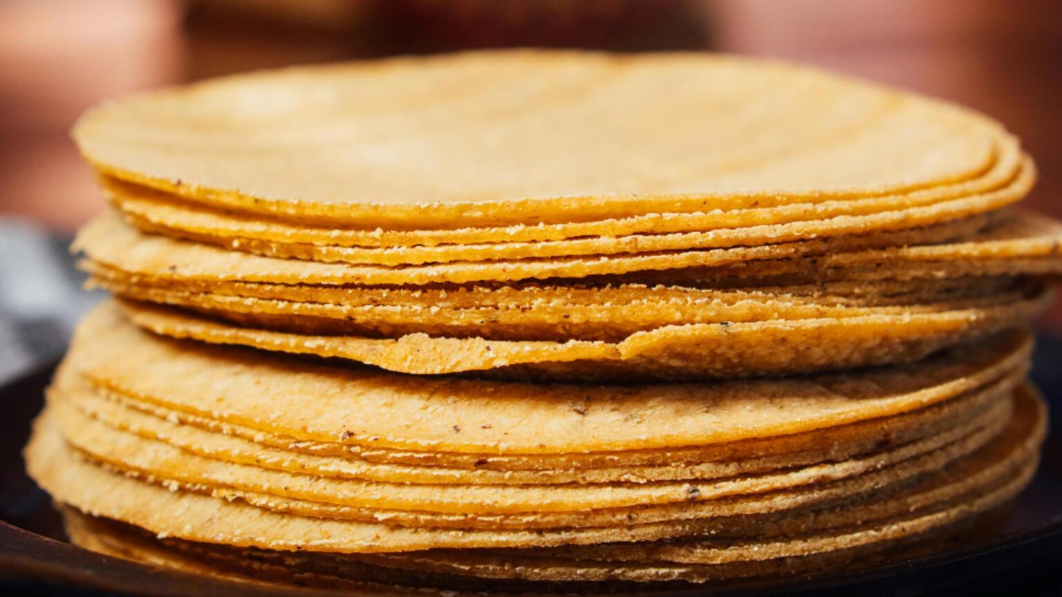 clatite cu lamaie si mac o reteta inedita a celui mai apreciat desert 6968c04d81327