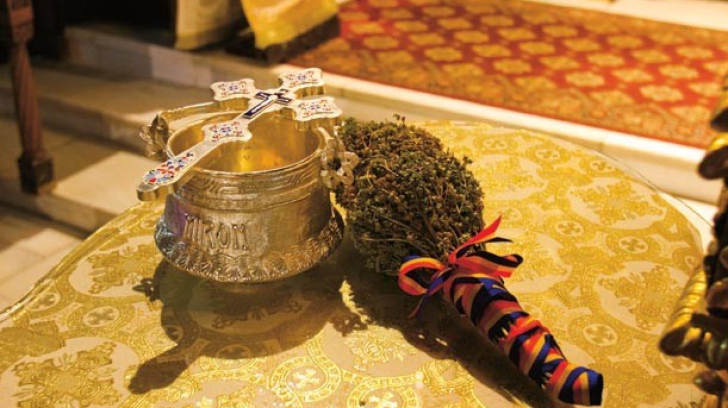 credinte false despre agheasma mare ce trebuie sa stie toti crestinii despre apa sfintita in ziua bobotezei 695e44b2c3373