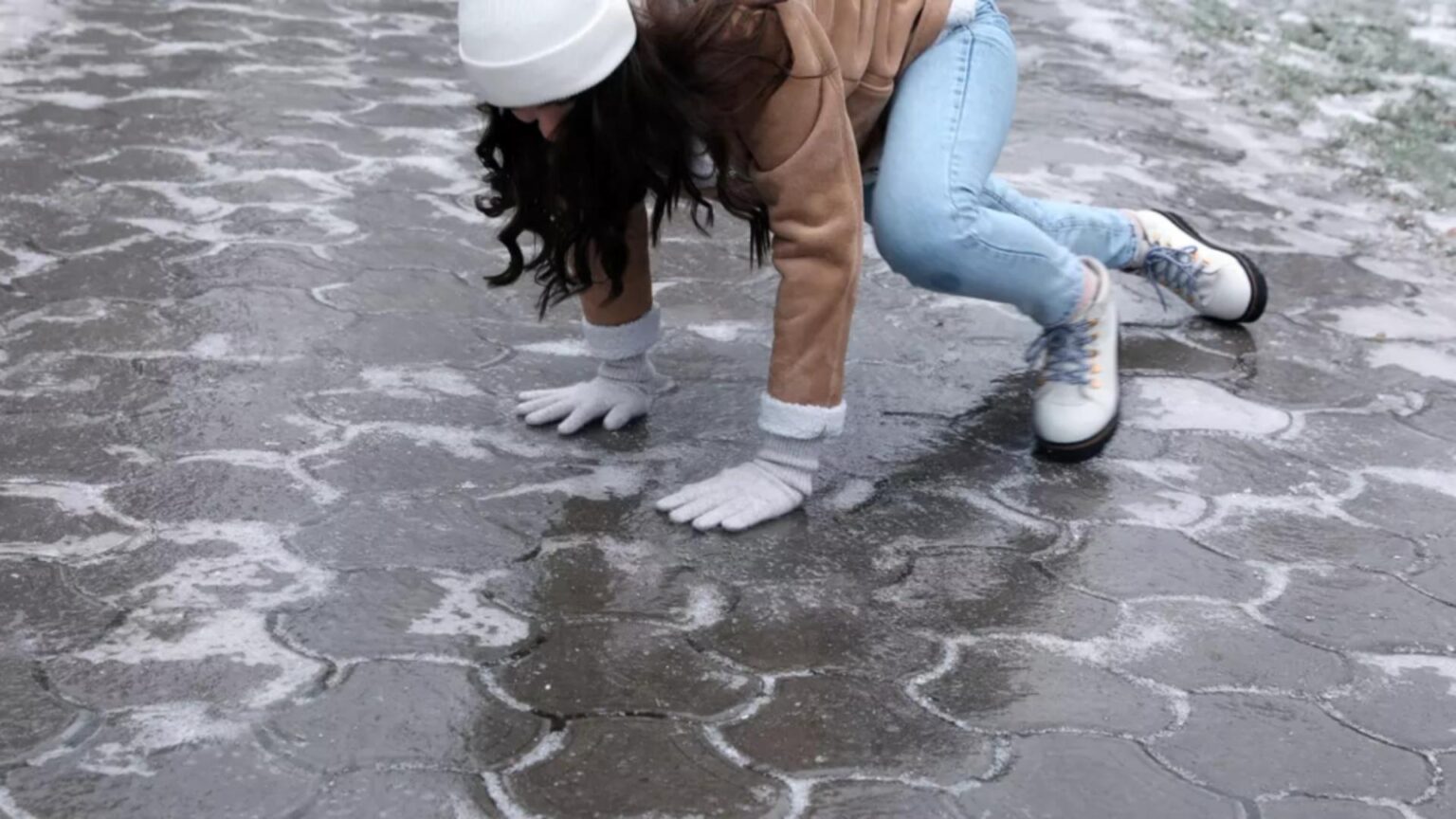 cum indepartezi gheata din curte fara sa distrugi cimentul metodele simple si eficiente care te scapa de o mare bataie de cap 697281b81efd0