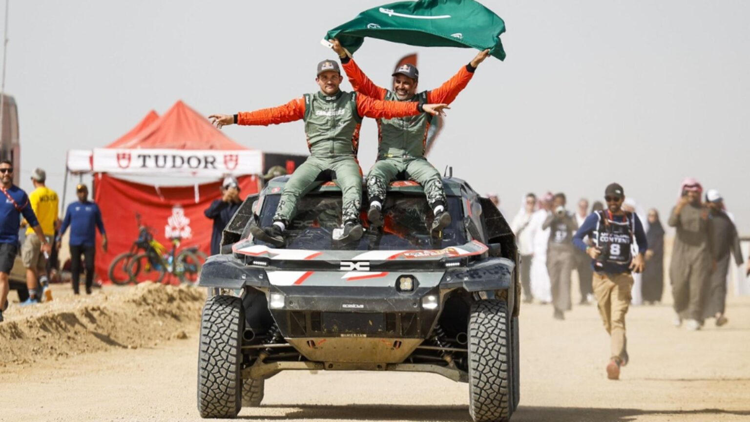 dacia scrie istorie la dakar echipajul sandriders castiga cea mai dura competitie de rally raid din lume 696bc236604fa