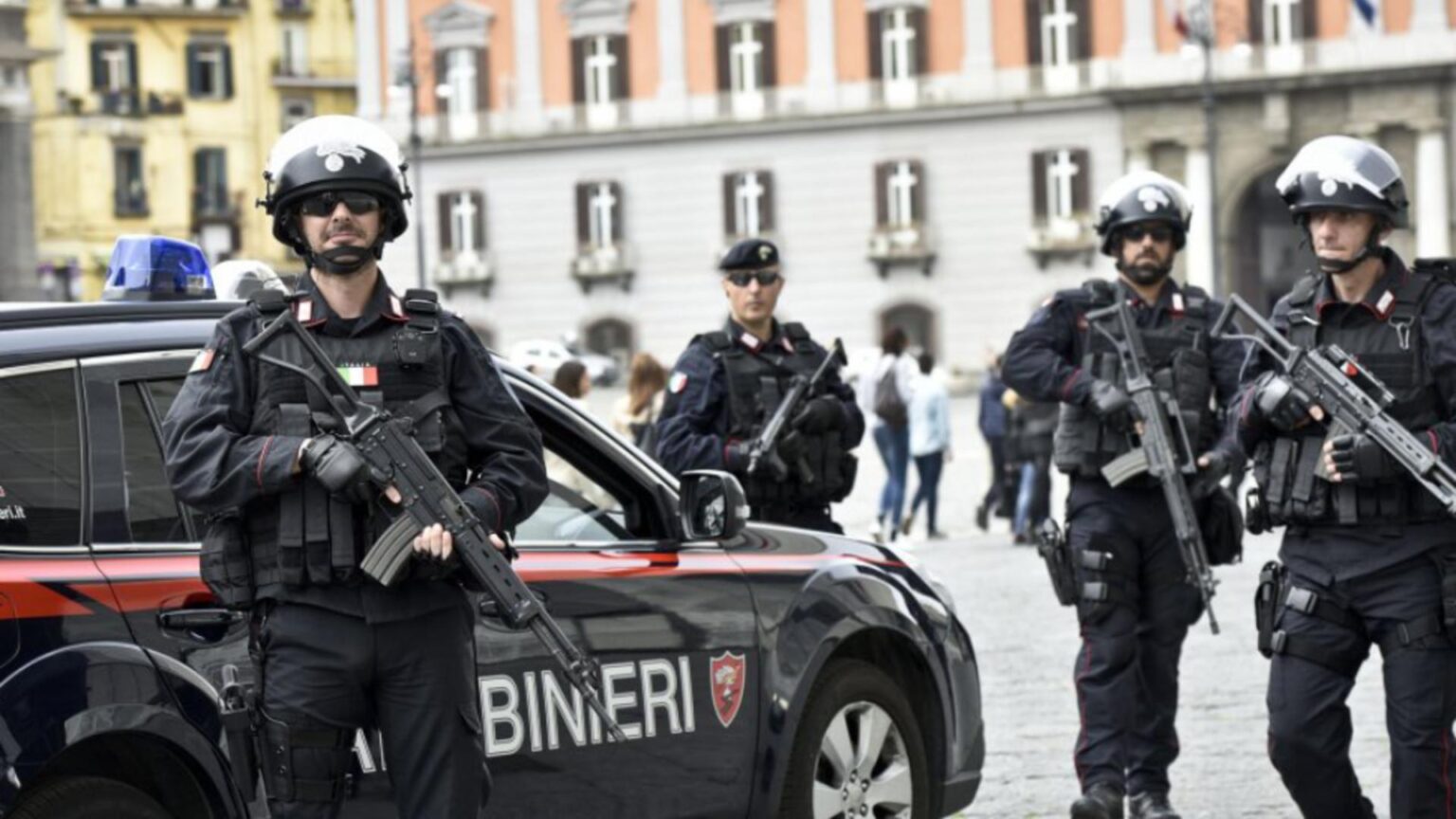 doi romani arestati in milano au furat arma unui politist si au deschis focul dupa ce i au furat ceasul si masina unui italian 696a46a74d8c3