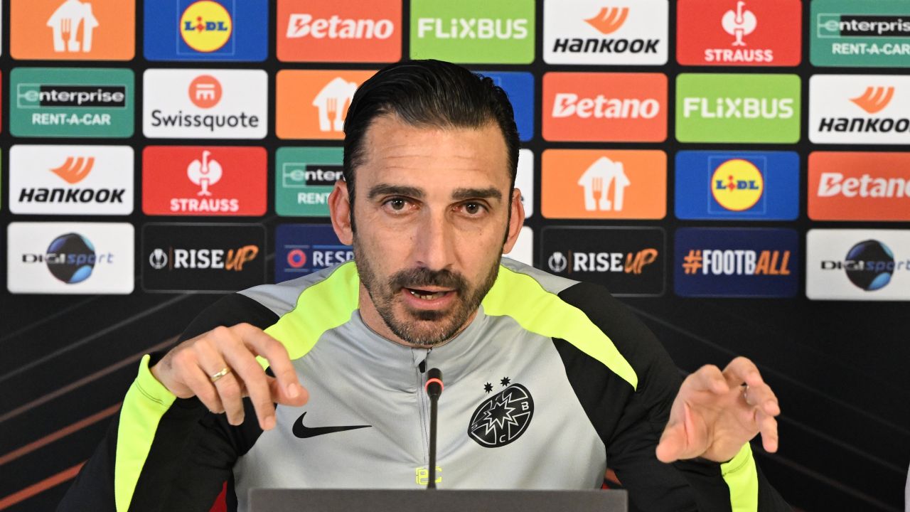 elias charalambous desfiintat de o legenda a fotbalului romanesc chiar are fata de papagal 697b99f5bb691