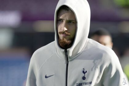 exclusiv ce l a sfatuit fostul fotbalist din premier league pe radu dragusin dupa ce a jucat doar un minut pentru tottenham 6975b81217a44