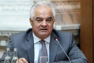 exclusiv oficial bnr reducerea de 10 in administratie nu e suficienta marea problema suntem tot in romania anilor 60 a lui ceausescu 6964b932a3b02