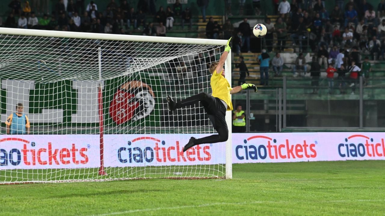 exclusiv portarul romano italian care a jucat la juventus torino si bari transfer definitiv in romania 6960f7ee838cf