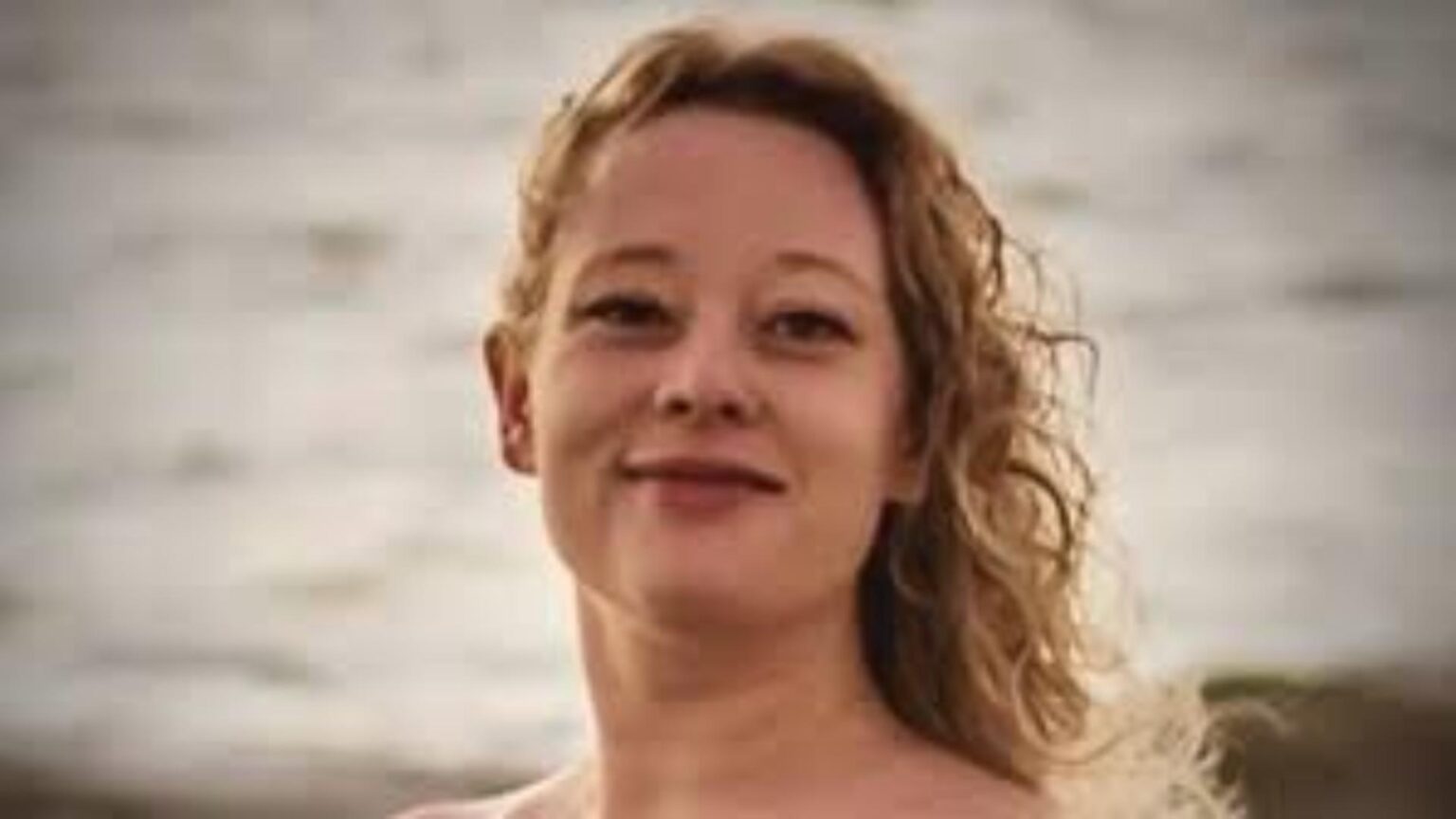 femeia ucisa de ice in sua era poeta si avea trei copii primarul din minneapolis acuza autoritatile federale de abuz si le cere sa se care dracului din oras 695f8a8a7591a