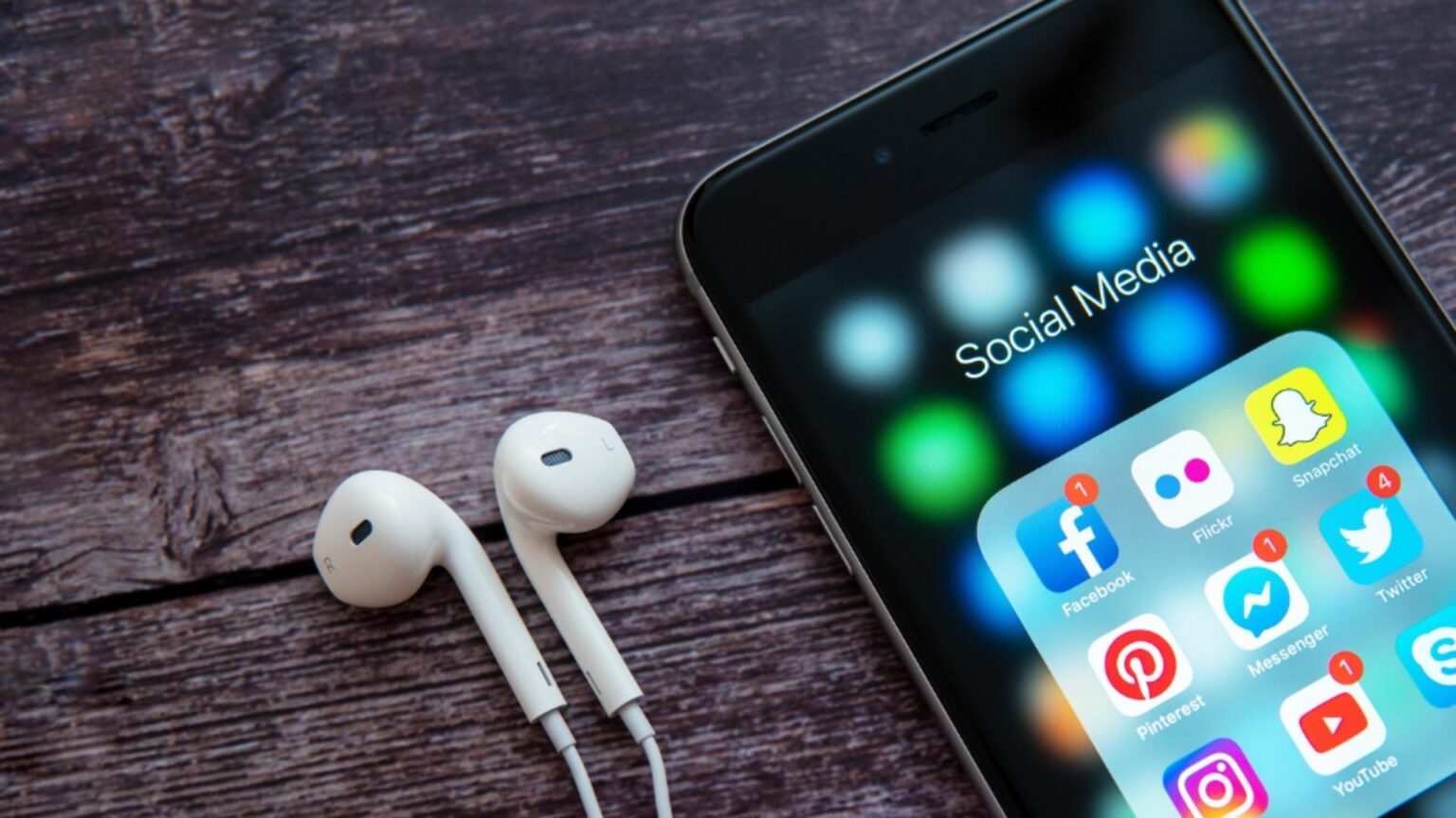 franta urmeaza exemplul australiei retele sociale ar putea fi interzise pentru adolescenti 695645d06293b