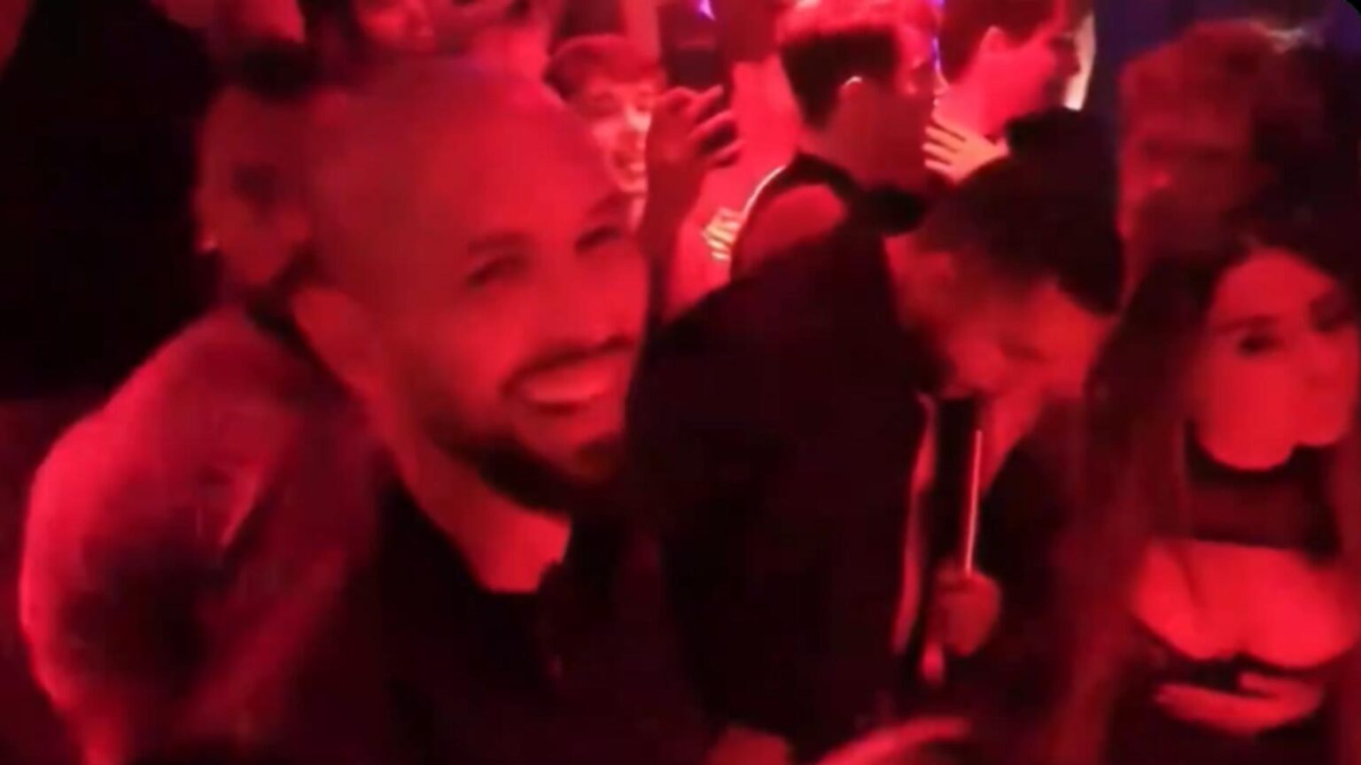 fratii tate si alti influenceri surprinsi facand salutul nazist si intonand melodia antisemita a lui kanye west intr un club de lux din miami video 696f53395e355