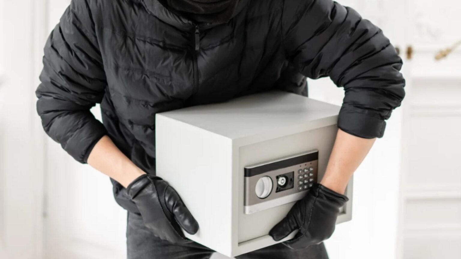 furtul seifului din medias suspectul a fost prins dar unde este milionul de euro 697cac6663591