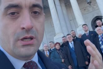 george simion mesaj de forta din fata capitoliului sua romania trebuie sa fie la masa nu in meniu video 6970f02ec2a1b