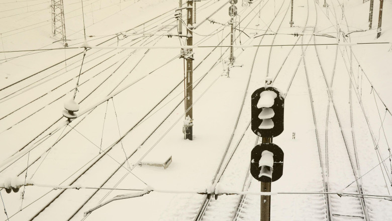 gerul afecteaza mersul trenurilor anuntul cfr privind masurile speciale luate de operatorul infrastructurii feroviare 696c85ff0bc84