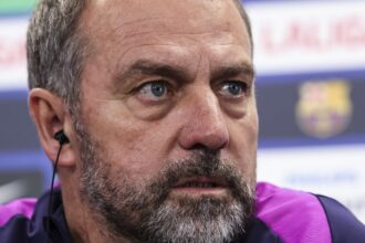 hansi flick dezamagit de fotbalistul care a decis sa plece de la barcelona trebuie sa si puna 100 din inima 696bf2b0c0cde
