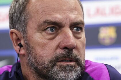 hansi flick dezamagit de fotbalistul care a decis sa plece de la barcelona trebuie sa si puna 100 din inima 696bf2b0c0cde