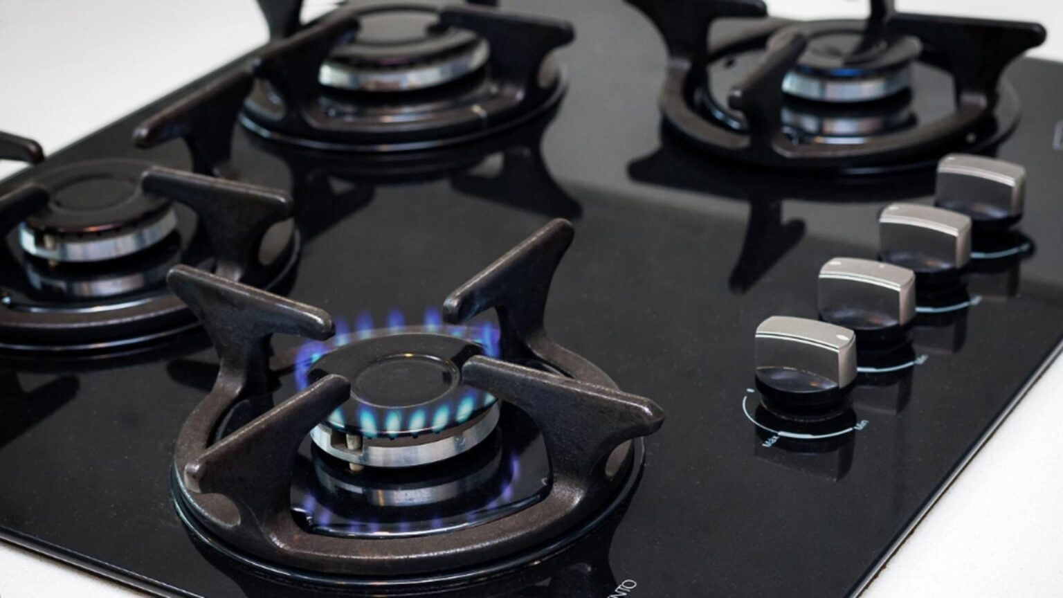 haos in sectorul 1 peste 3 000 de case si firme au ramas fara gaze din cauza unui incident produs la reteaua de distributie 6970c57a821b4