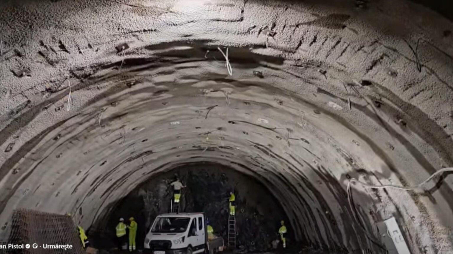 imagini spectaculoase cum este dinamitata stanca pentru constructia unui tunel pe a1 video 696295c43e8df