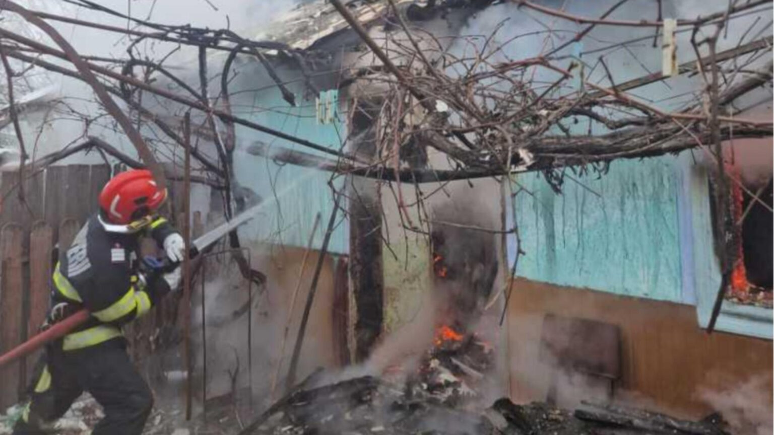 incendiu intr o gospodarie din judetul botosani o batrana a fost grav ranita 69711896bc60b