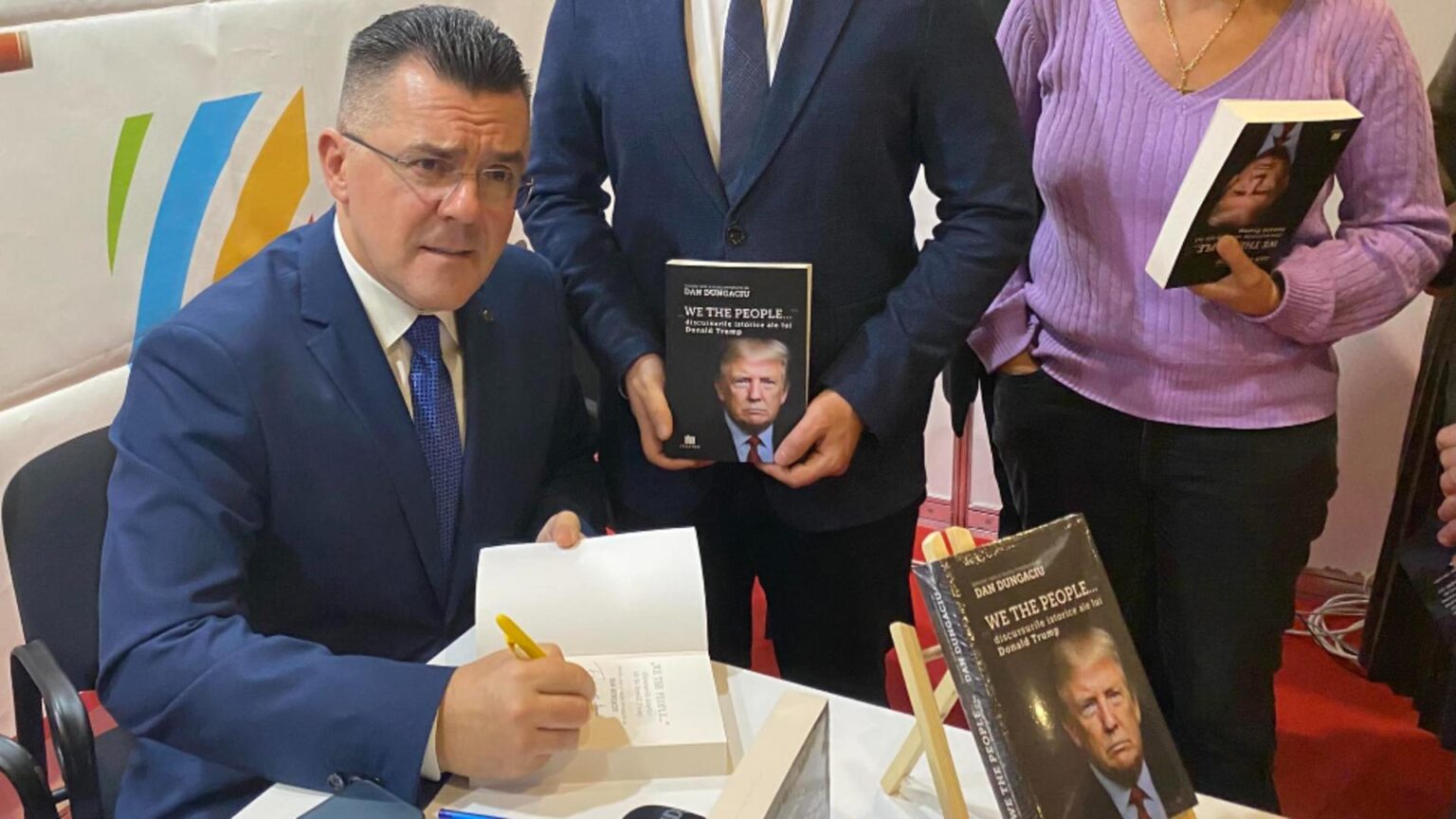 lansarea cartii lui dan dungaciu despre donald trump fara carte volumele au ramas blocate in vama nici trump nu a reusit sa treaca prutul 69691bb4d8050