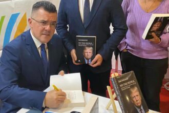 lansarea cartii lui dan dungaciu despre donald trump fara carte volumele au ramas blocate in vama nici trump nu a reusit sa treaca prutul 69691bb4d8050
