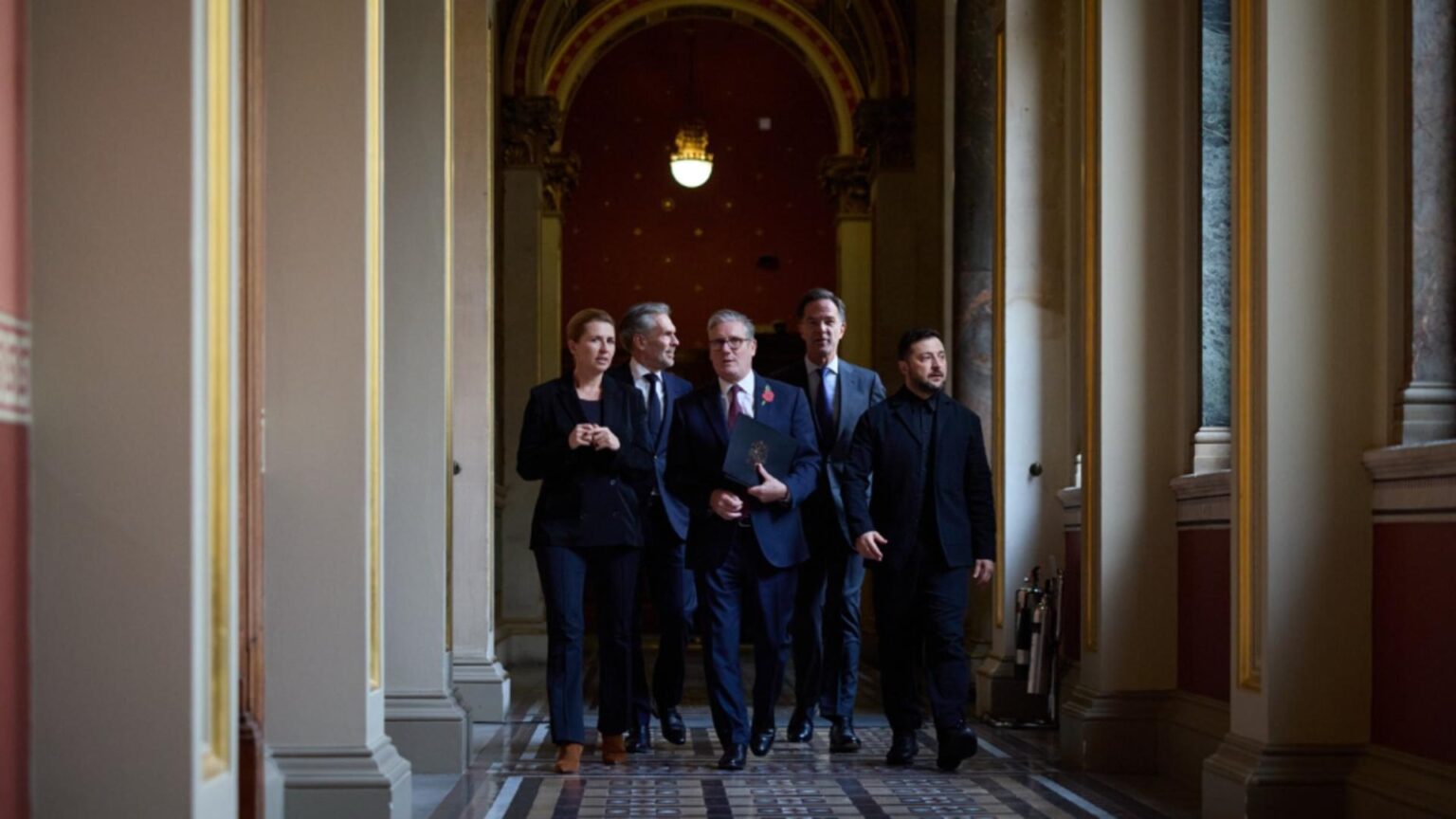 liderii coalitiei se intalnesc pentru prima data in acest an pentru a transa masurile de reducere a cheltuielilor 696dc252c8e3d