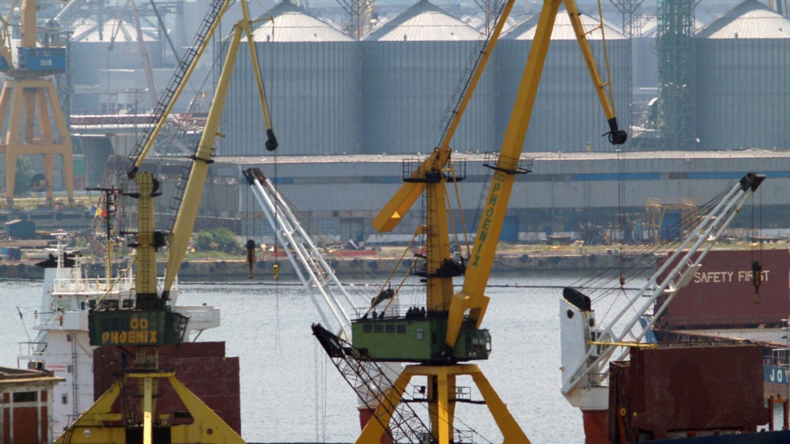 litigiu de munca amplu la portul constanta una dintre companiile importante data in judecata de sindicat si 22 de angajati 6970926017b02