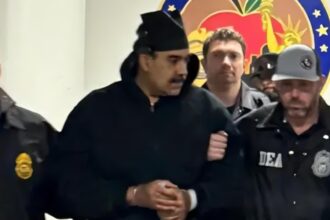 maduro in slapi si catuse intr o inchisoare din new york gestul halucinant facut de dictator in fata agentilor care l au arestat video 695a44be8512d