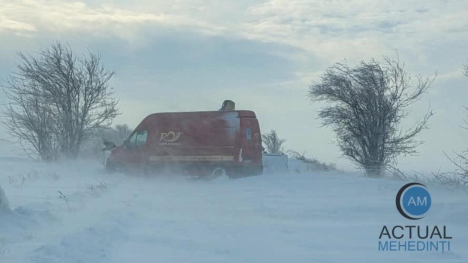 masina a postei romane blocata in zapada in mehedinti pensiile intarziate distribuite de astazi fotovideo 695f8f2a939ee