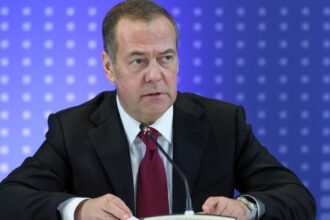 medvedev scrie thrillere politice cancelarul merz distribuit fara sa stie intr un scenariu de rapire 695ac1dc6f60e