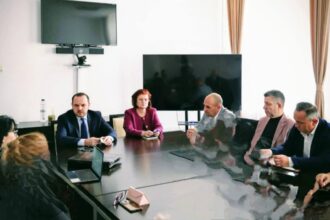 ministrul sanatatii alexandru rogobete discutii cu sindicalistii din sanatate despre garzi salarizare si structura personalului 697c84cfd8273