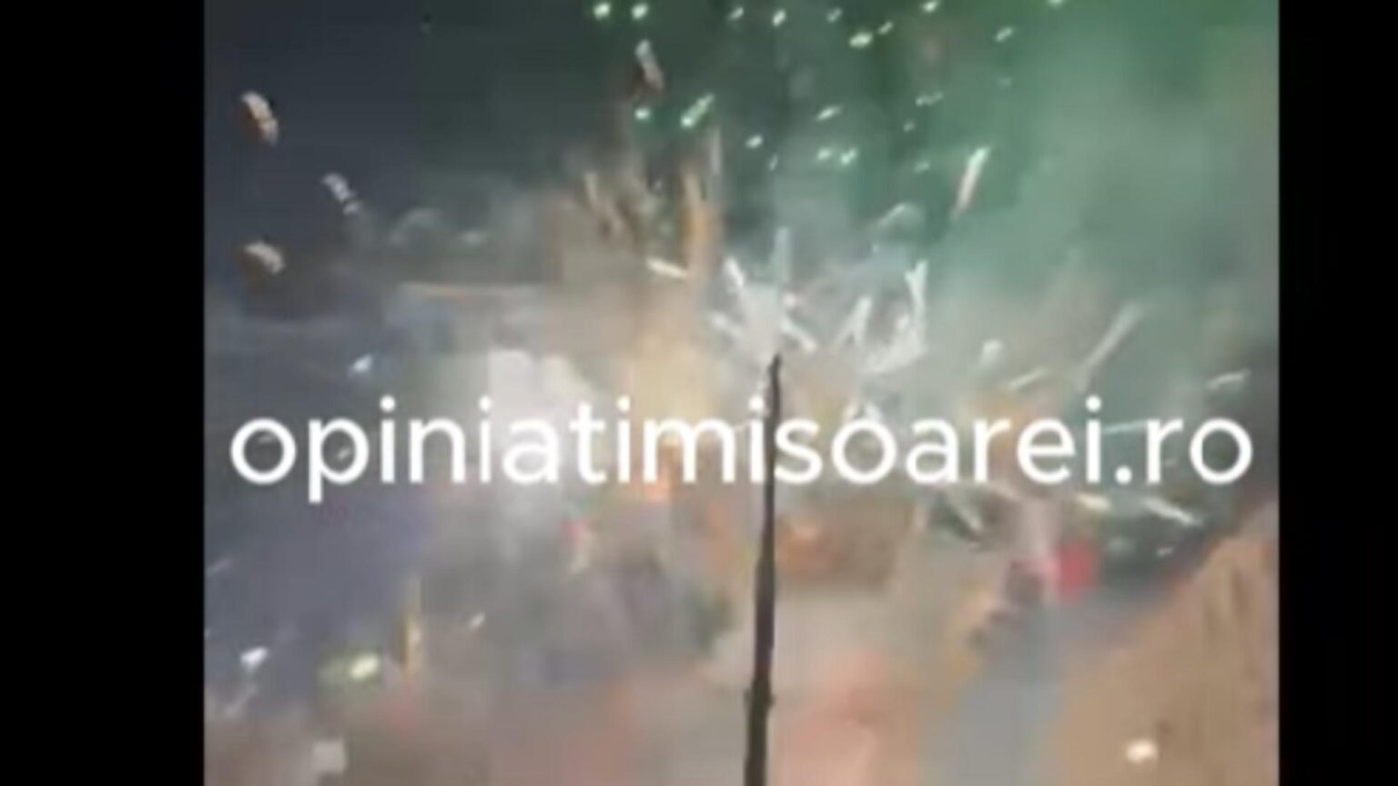 momente de panica la revelion in timisoara artificii scapate de sub control in centrul orasului oamenii au fugit inspimantati video 69561432ad2fa