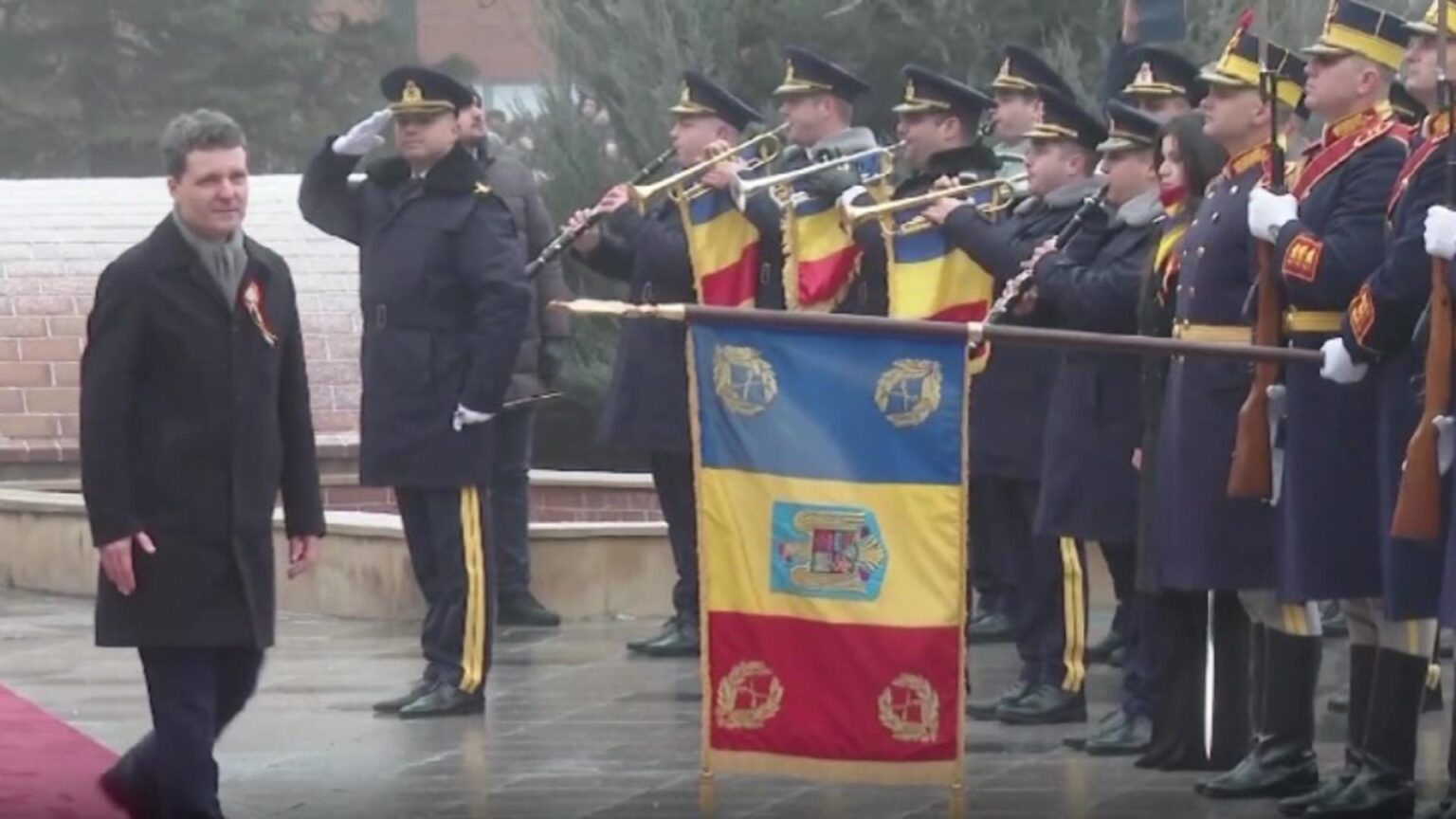 nicusor dan a mers pe langa covorul rosu moment penibil de mica unire 69750fef8e807