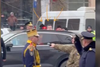 nicusor dan inca un moment penibil a primit onorul militar de dupa masina video 6977a5bb7b2b6