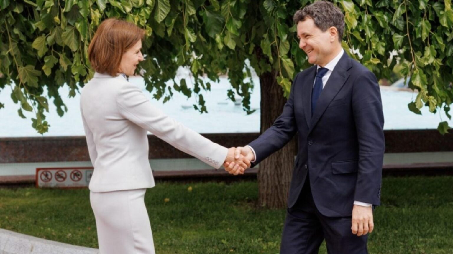 nicusor dan raspuns evaziv la dorintele maiei sandu ca moldova sa fie parte din romania 6968ebbce11cd