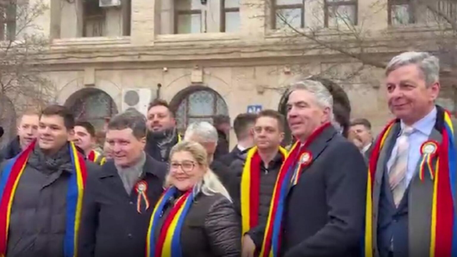 nicusor dan s a pozat cu anastasiu de ziua unirii presedintele tarii in poza cu spagarul demisionar 697517f63122e